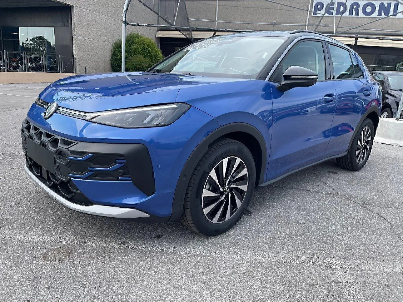 Volkswagen T-Roc 2024 photo 2
