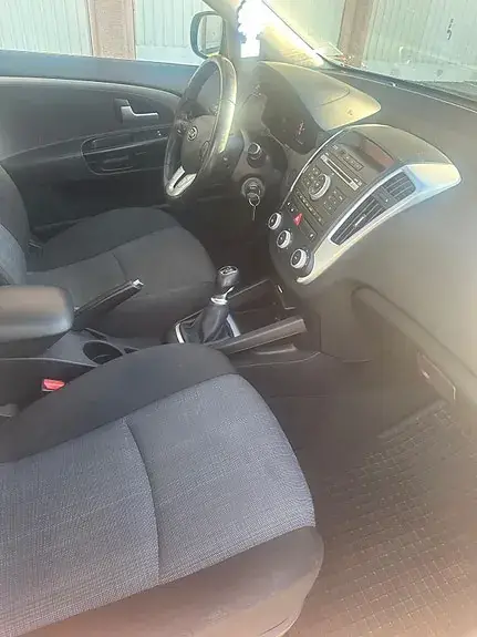 Kia Ceed 2010 photo 5