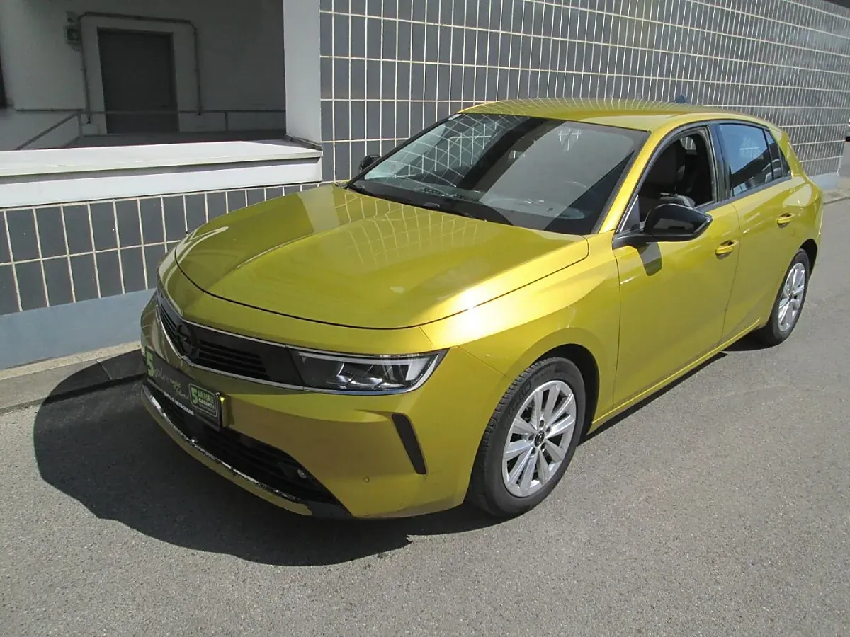 Opel Astra 2022 photo 2