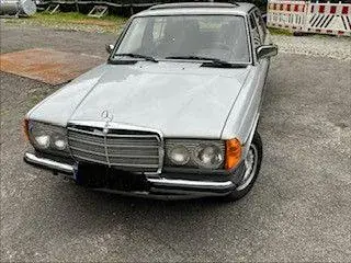Mercedes-Benz E 230