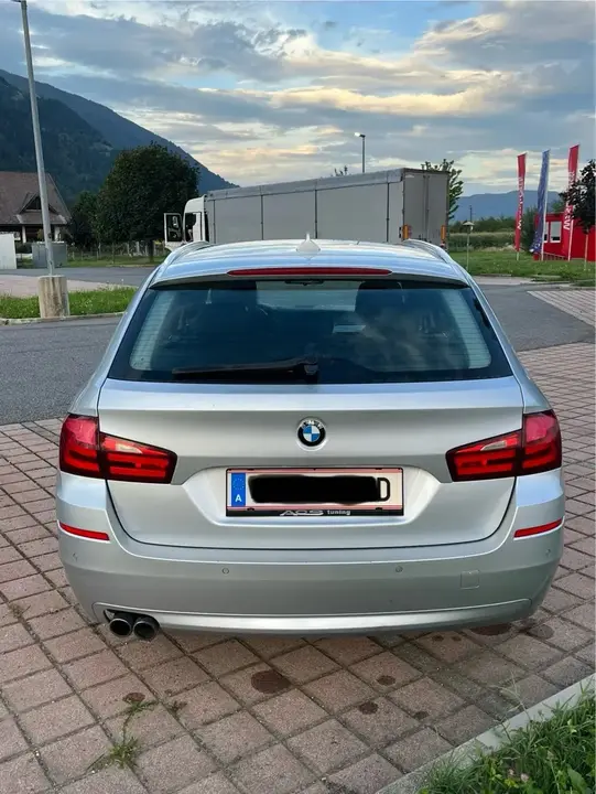 BMW 5 Series 2011 photo 2