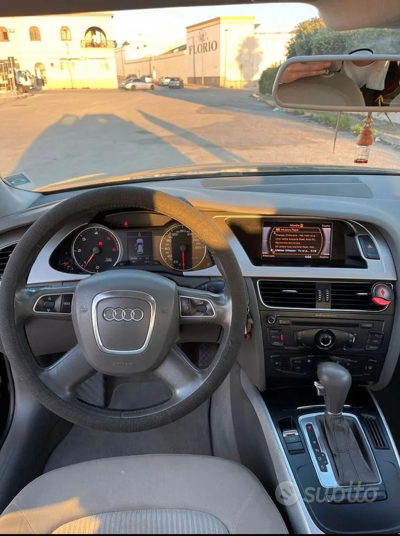 Audi A4 2011 photo 2