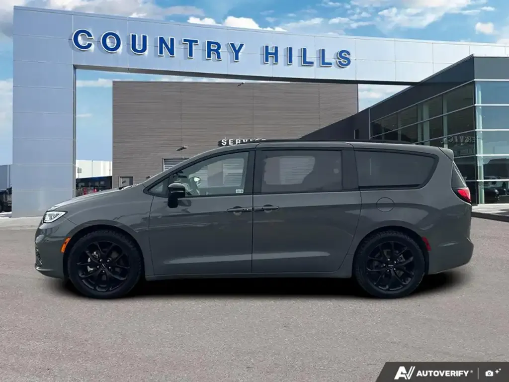 Chrysler Pacifica 2025 photo 3