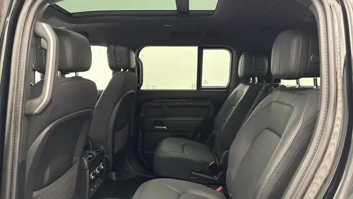 Land Rover Defender 2024 photo 4
