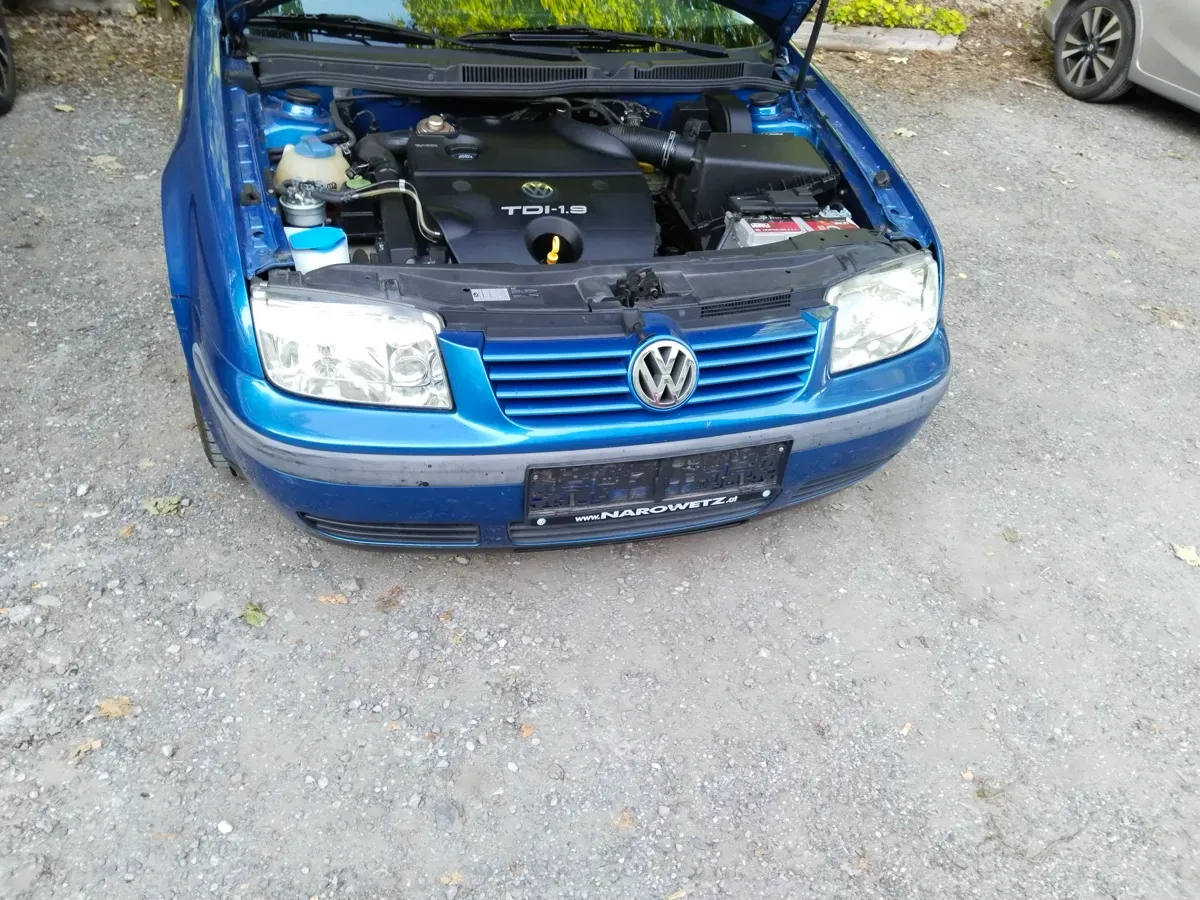 Volkswagen Bora 1999 photo 2