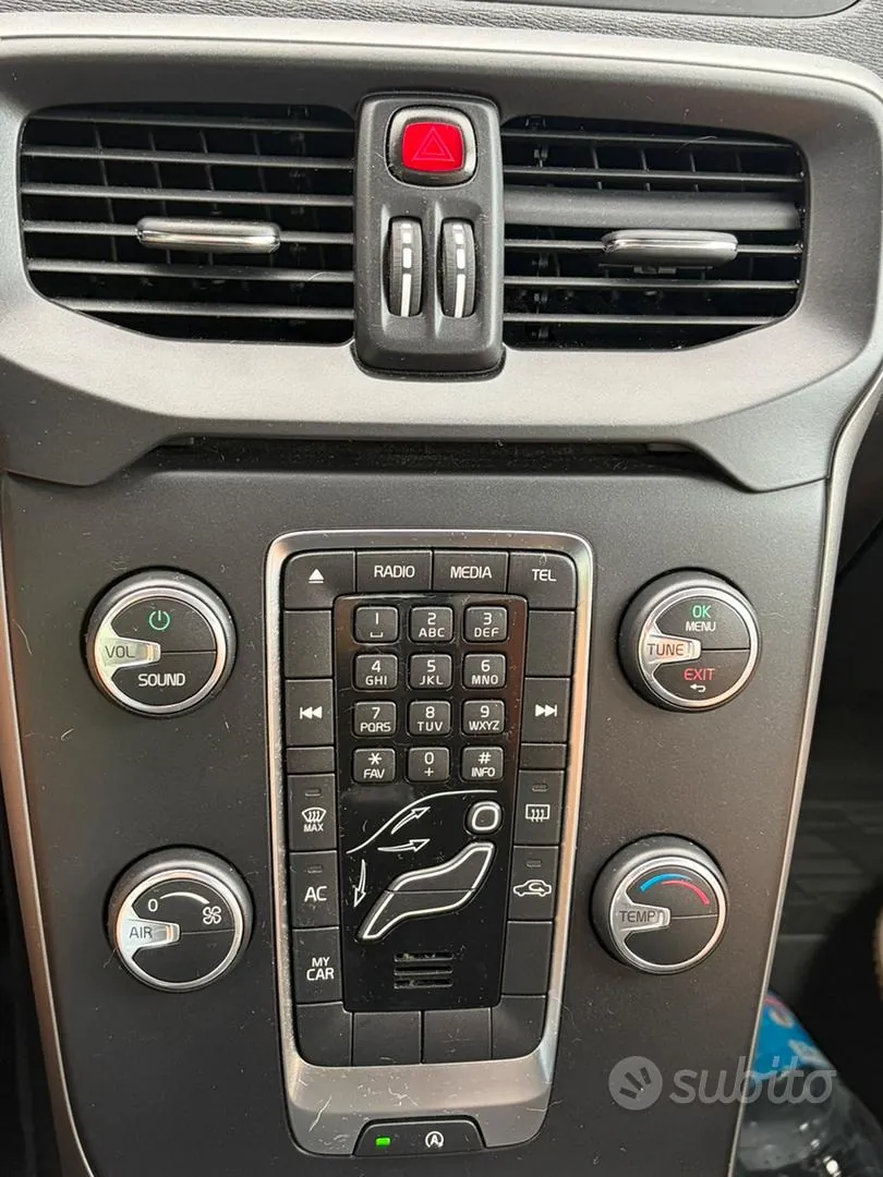 Volvo V40 2017 photo 5
