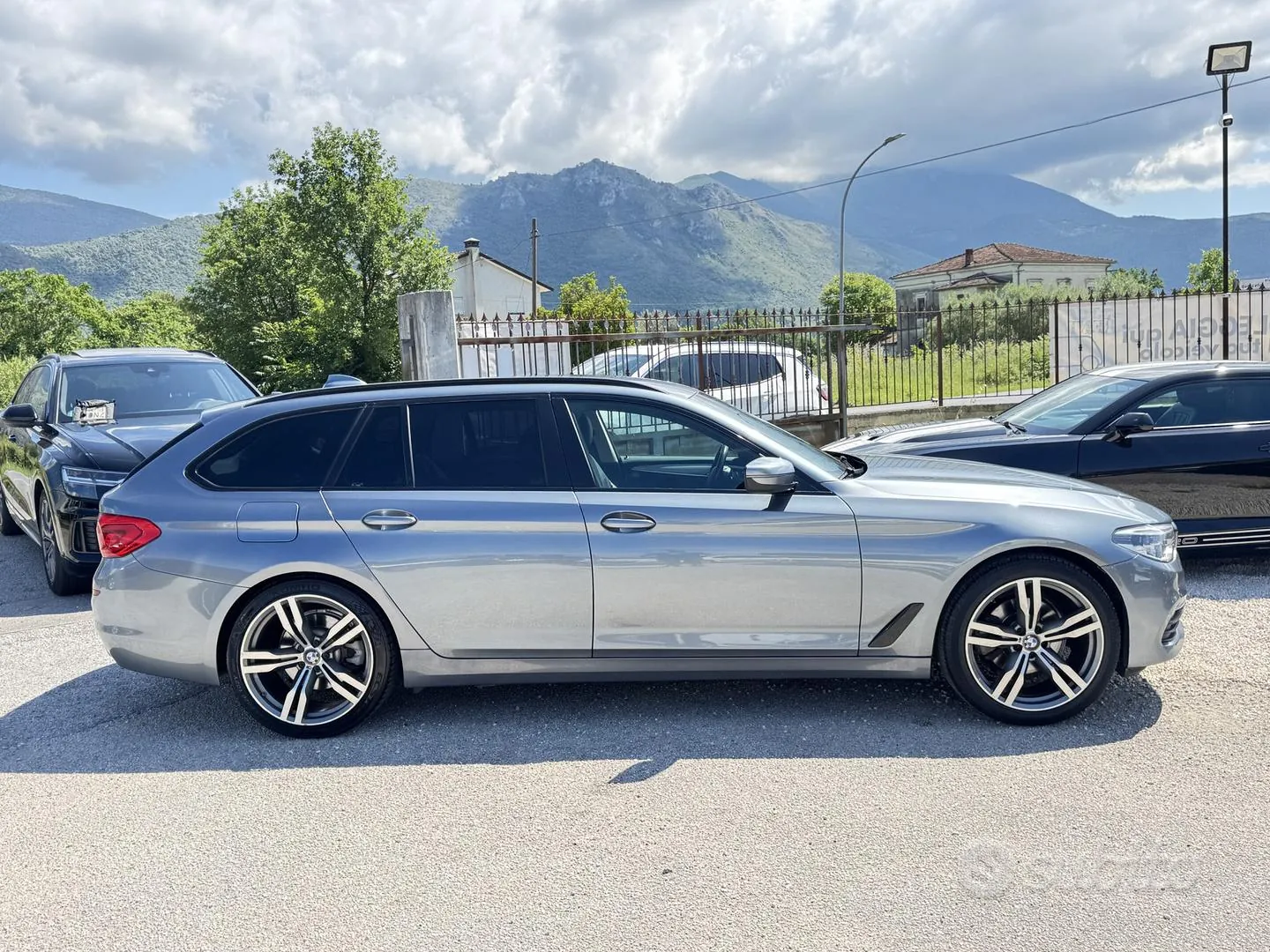 BMW 5 Series 2018 photo 2