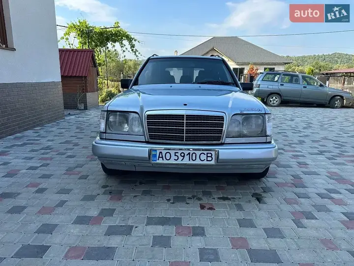 Mercedes-Benz E-Class 1994 photo 3