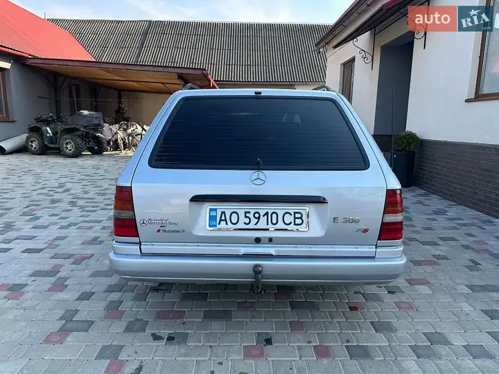 Mercedes-Benz E-Class 1994 photo 4