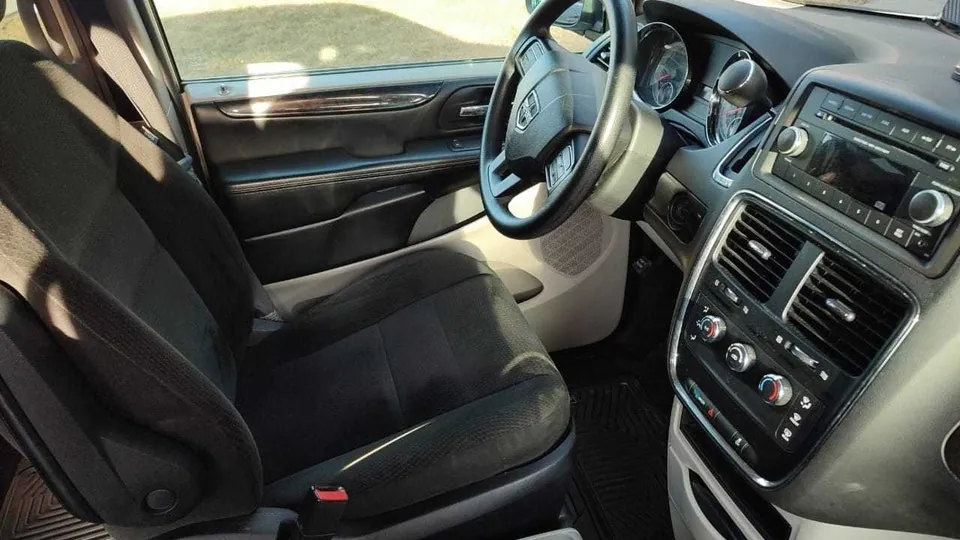 Dodge Grand Caravan 2016 photo 2