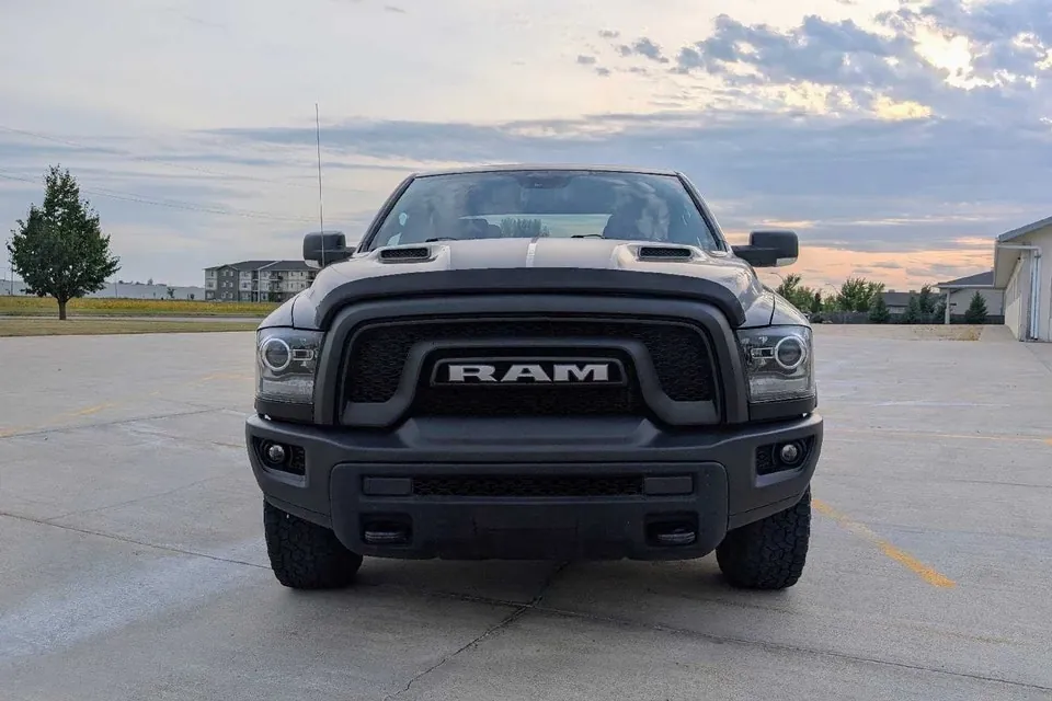 Dodge Ram 1500 Classic 2021 photo 2