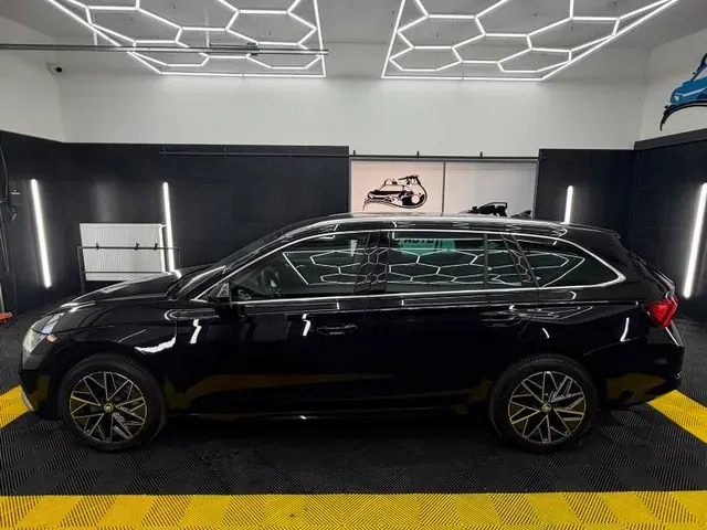 Skoda Octavia Combi 2023 photo 2