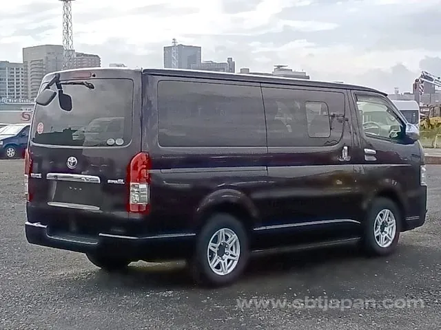 Toyota Hiace 2014 photo 4