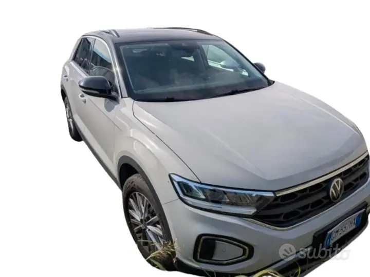 Volkswagen T-Roc 2023 photo 2