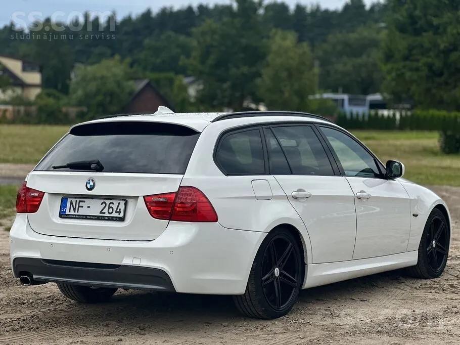 BMW 320 2011 photo 2