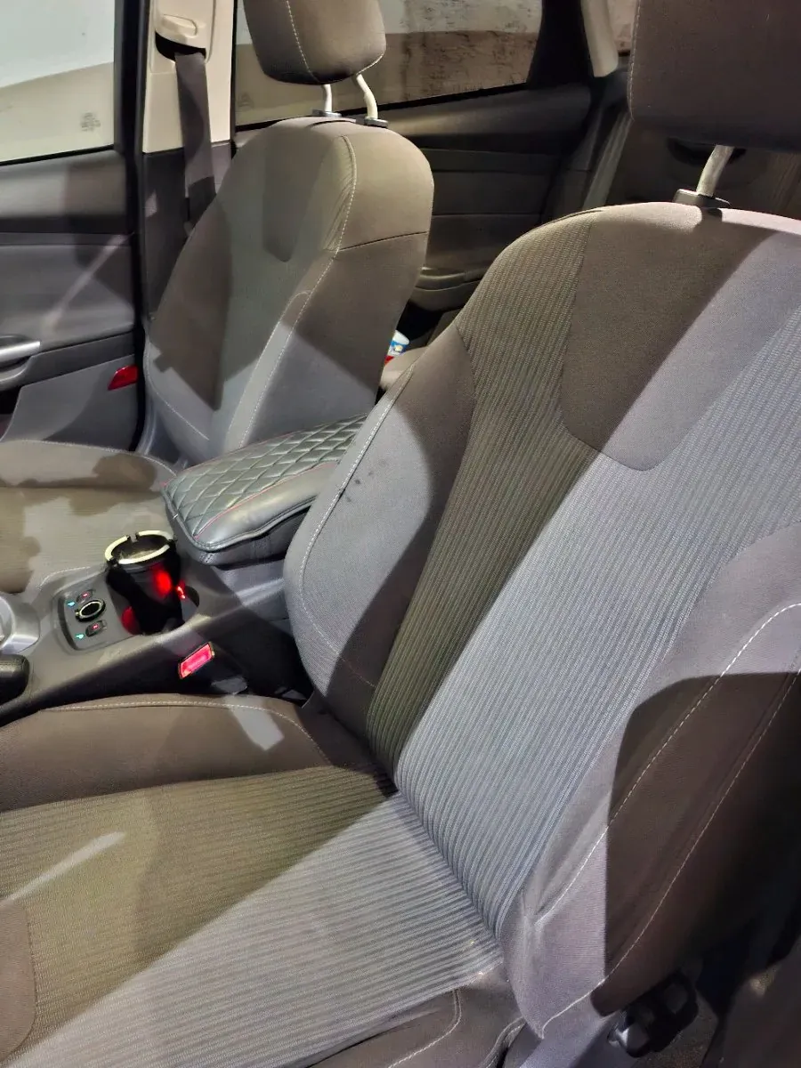 Ford Focus 2012 photo 2