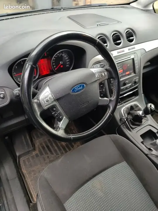 Ford Galaxy 2013 photo 2