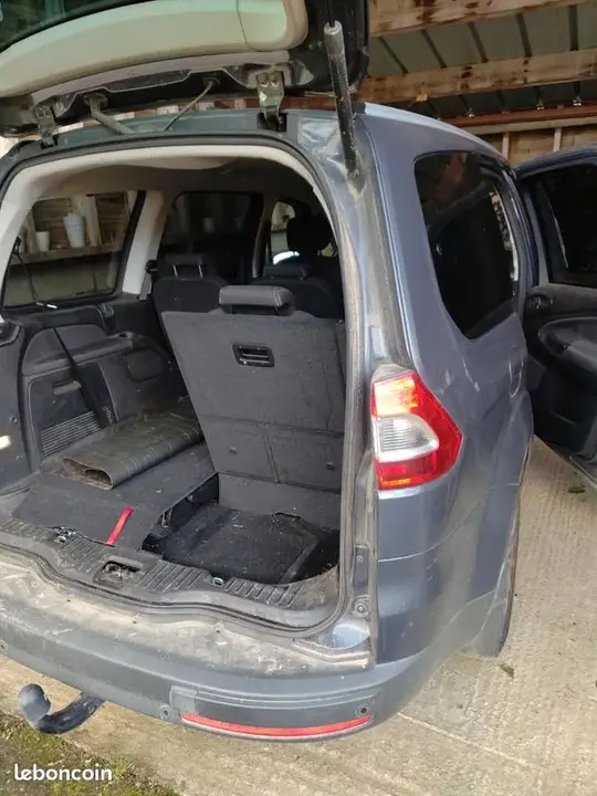 Ford Galaxy 2013 photo 3