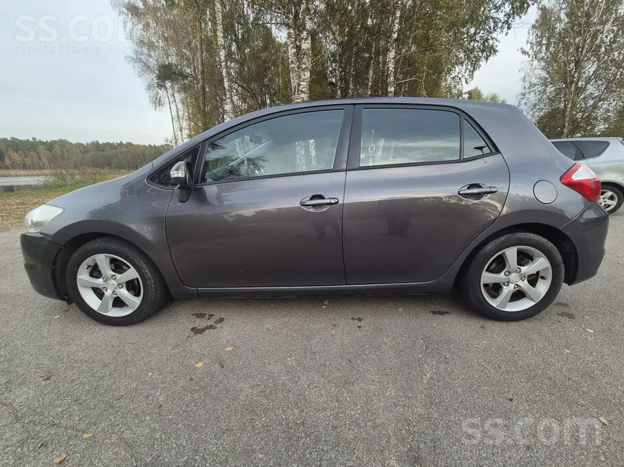 Toyota Auris 2012 photo 2