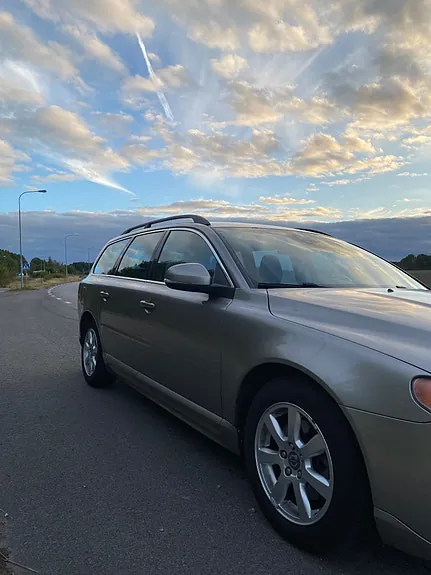 Volvo V70 2012 photo 2