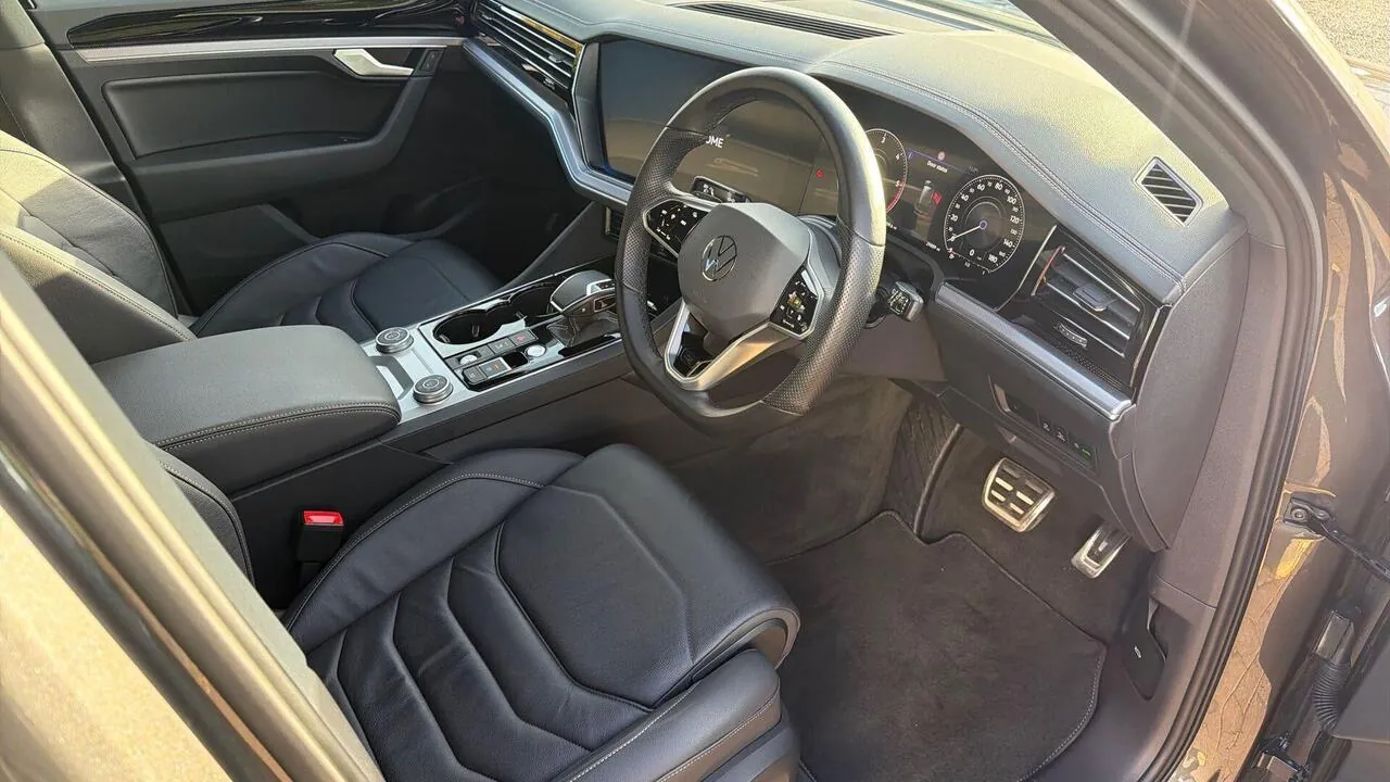 Volkswagen Touareg 2023 photo 3