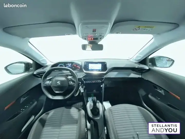 Peugeot 208 2022 photo 2