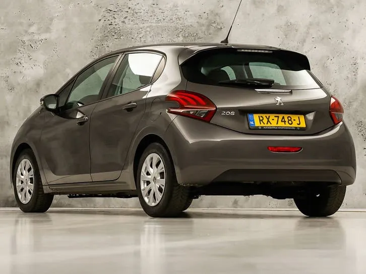 Peugeot 208 2018 photo 3