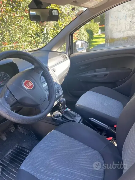 Fiat Grande Punto 2012 photo 5