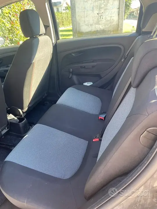 Fiat Grande Punto 2012 photo 4