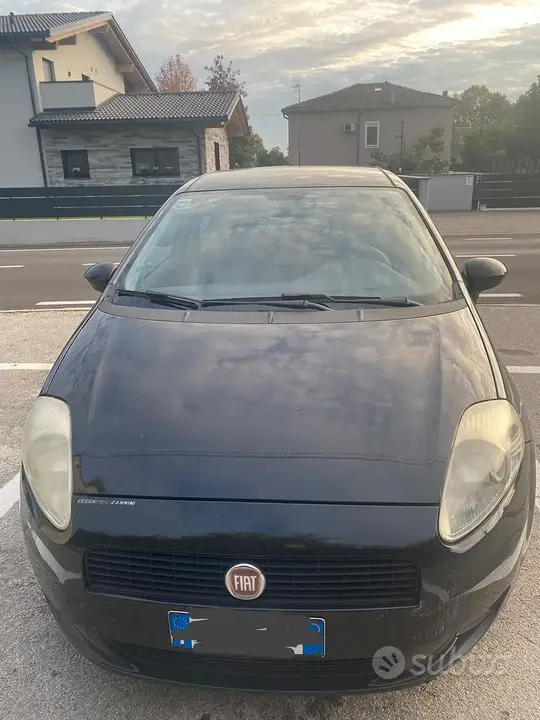 Fiat Grande Punto 2012 photo 2