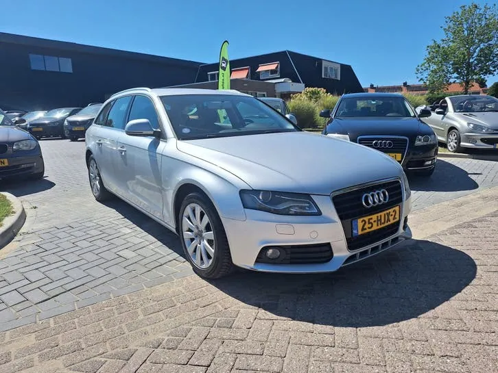 Audi A4 2009 photo 2