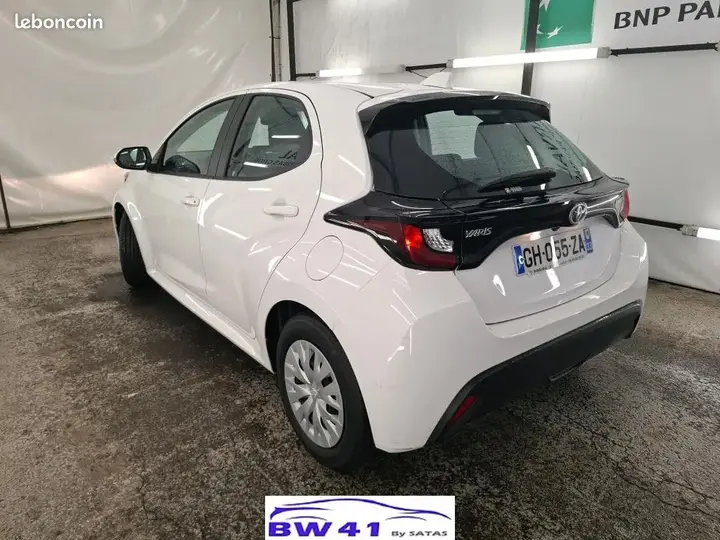 Toyota Yaris 2022 photo 2
