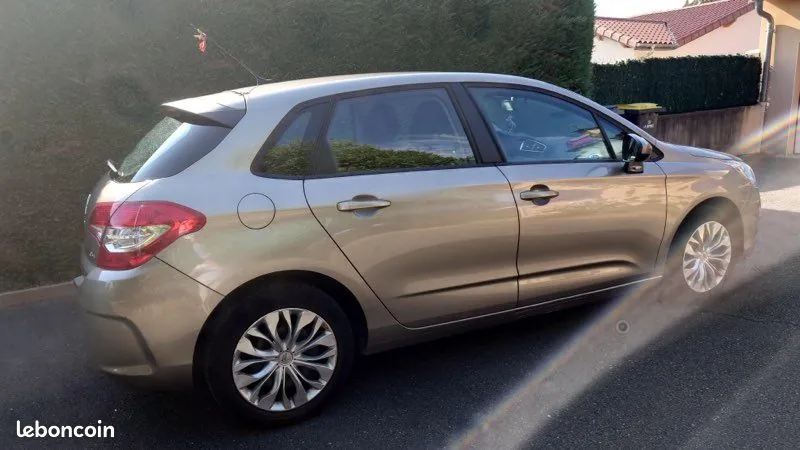 Citroen C4 2013 photo 3