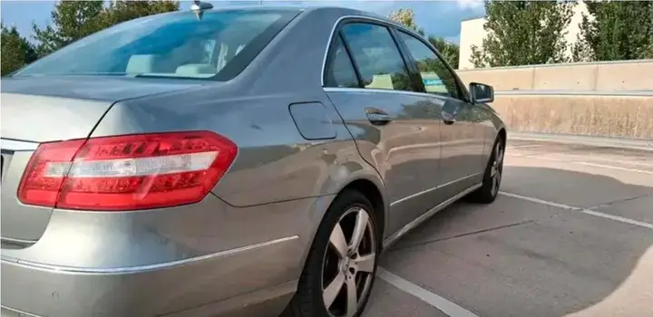 Mercedes-Benz E220