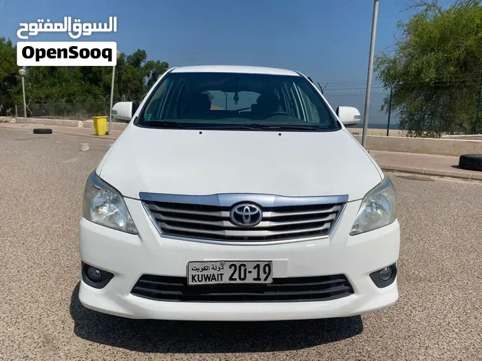 Toyota Innova 2012 photo 2