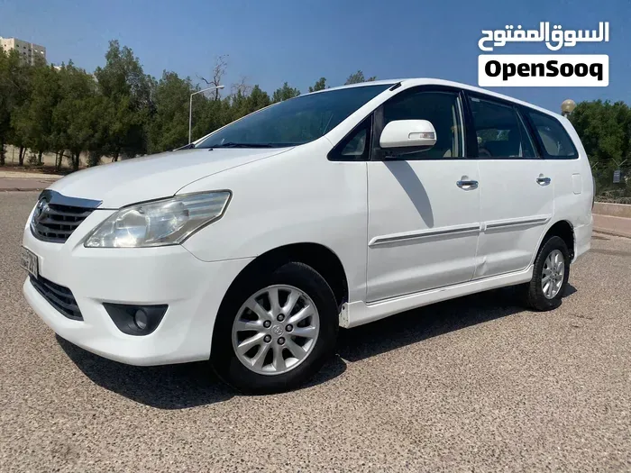 Toyota Innova 2012 photo 3
