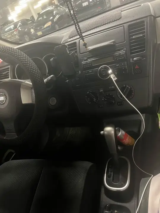 Nissan Versa 2012 photo 5