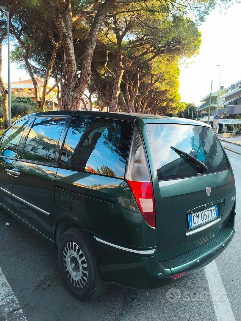 Lancia Phedra 2004 photo 2