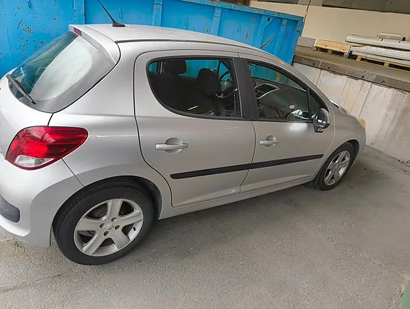 Peugeot 207 2009 photo 3