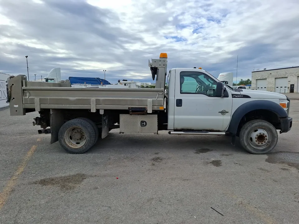 Ford F-450 Super Duty 2012 photo 4