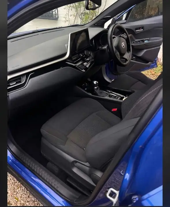 Toyota C-Hr 2019 photo 2
