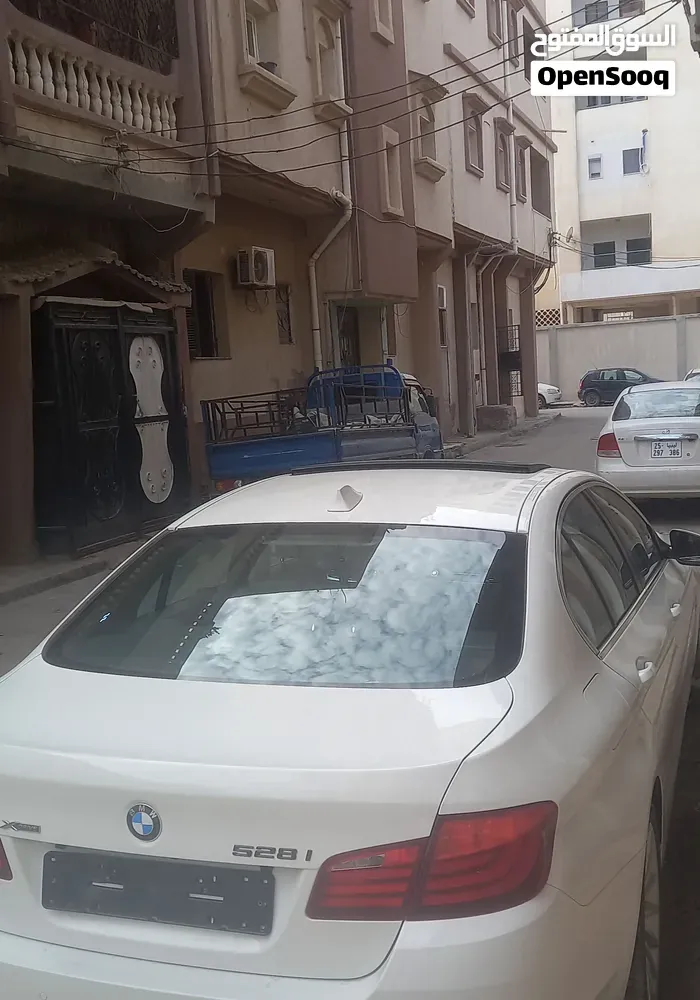 BMW 5 Series 2012 photo 2