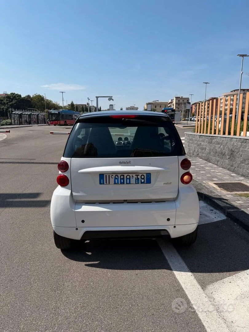 Smart Fortwo 2011 photo 2