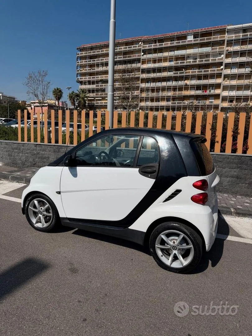 Smart Fortwo 2011 photo 3