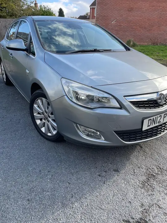 Vauxhall Astra 2012 photo 3