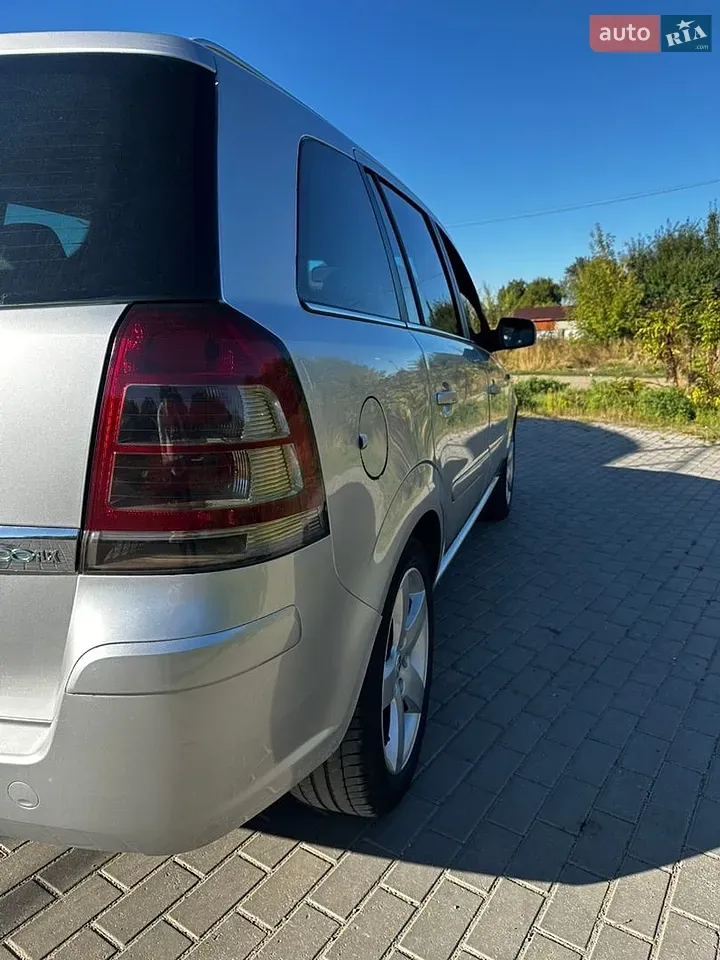 Opel Zafira 2010 photo 3