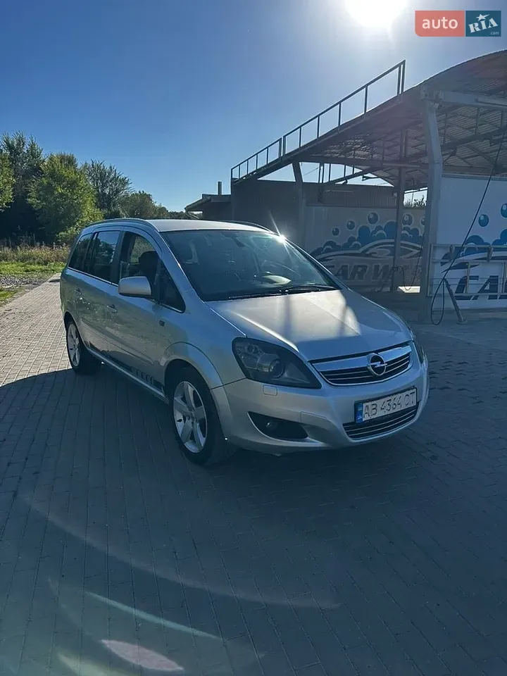 Opel Zafira 2010 photo 2