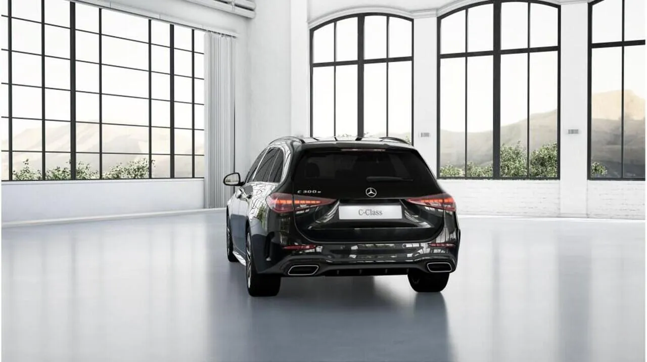 Mercedes-Benz C-Class photo 4