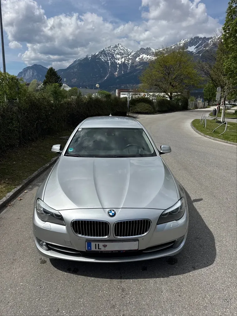 BMW 5 Series 2011 photo 2