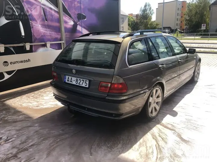 BMW 330 2003 photo 2